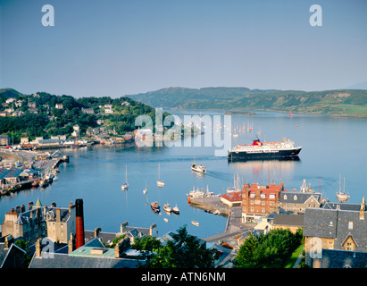 La città di Oban in Argyll, Scozia occidentale. Auto di traghetti passeggeri lasciare per molte delle isole dell'Interno e Ebridi Esterne Foto Stock