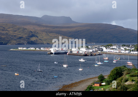 Ullapool sul Loch Ginestra, Wester Ross. XPL 3824-366 Foto Stock