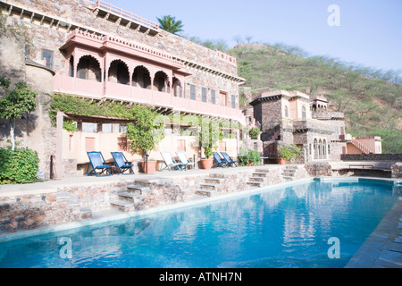 Piscina di fronte a Fort Foto Stock