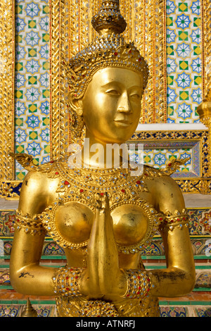 Apsonsi statua in Wat Phra Kaeo tempio a Bangkok Foto Stock