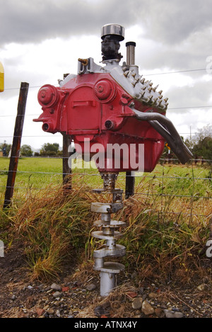 Un motore trova nuova vita come una lettera nella casella di Manawatu Affitto zona nei pressi di Palmerston North, Nuova Zelanda Foto Stock