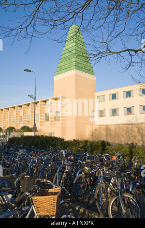 Said Business School dell'Università di Oxford e di righe di biciclette parcheggiate Oxford Inghilterra REGNO UNITO Foto Stock