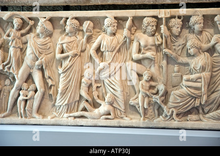 Arles Francia, 'Musee de' di Arles Antique "Museo Archeologico' in marmo di dettaglio del IV secolo scolpita in rilievo sarcofagi Foto Stock