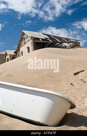 Kolmanskop abbandonata la città fantasma nel deserto del Namib Foto Stock