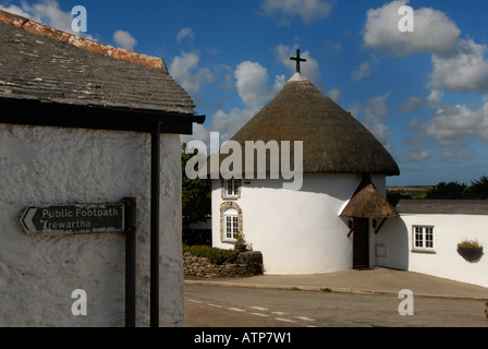 Casa rotonda all'ingresso Veryan in Cornwall Regno Unito Foto Stock