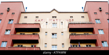La parte anteriore del Karl Marx Hof, Heiligenstadt, Vienna Foto Stock