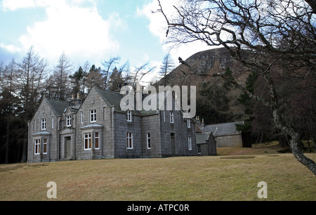 La regina Victoria's Royal Lodge di Glas Allt Shiel sulle rive di Loch Muick vicino a Ballater, Aberdeenshire, Scotland, Regno Unito Foto Stock