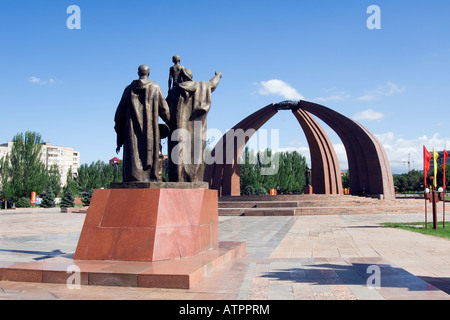 Il Memoriale della Seconda Guerra Mondiale, la Piazza della Vittoria, Bishkek, Kirghizistan Foto Stock