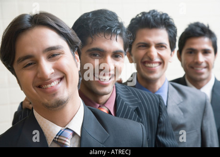 Ritratto di quattro dirigenti aziendali sorridente Foto Stock