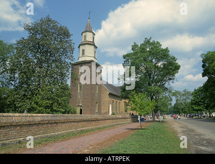 Una vista delle strade e architettura del vecchio Colonial Williamsburg Foto Stock