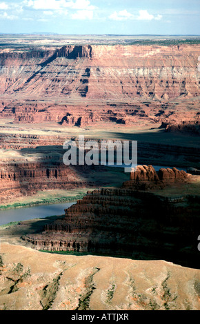 UT Utah il Parco Nazionale di Canyonlands fiume Colorado a collo di cigno collo d'oca ansa del fiume di formazioni geologiche geologia erosione Foto Stock