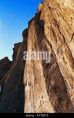 Rocciatore a Smith Rock State Park Oregon USA Foto Stock