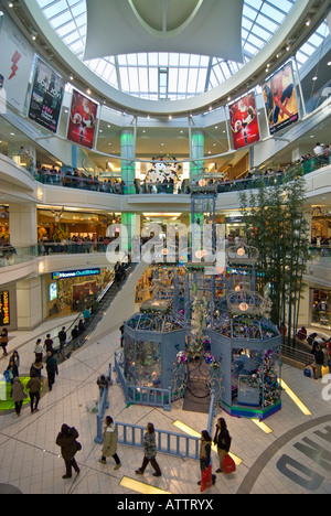 Post-vendite di Natale, Metropolis Mall, Metrotown, Kingsway, Vancouver, British Columbia, Canada Foto Stock