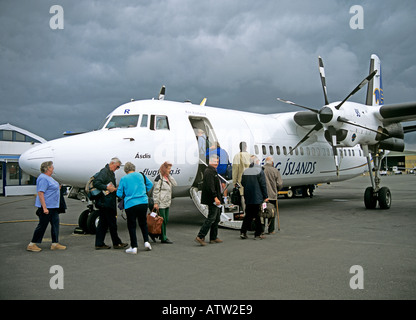 REYKJAVIK ISLANDA EUROPA Luglio volo interno Fokker 50 azionato da isole Flugfelag aria Islanda Foto Stock