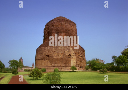 Tempio buddista Stupa Sarnath Varanasi Benaries India Asia Foto Stock