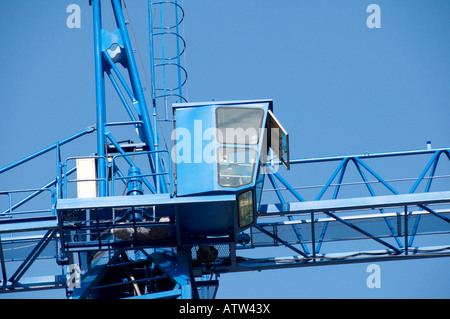 Gru a torre sul sito in costruzione nel centro della città di Sheffield South Yorkshire Inghilterra Foto Stock