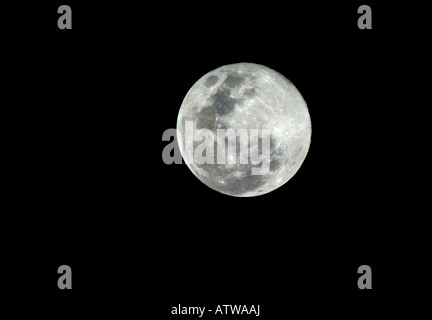 Luna piena su una chiara notte Foto Stock