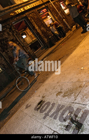 La notte in strada sporca vita in hoxton London Shoreditch Foto Stock