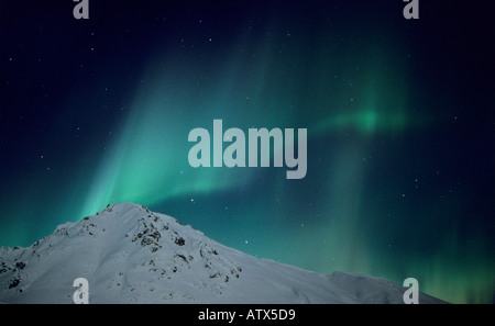 Stati Uniti d'America ALASKA Aurora Boreale o luci del nord oltre Talkeetna montagne vicino Hatcher Pass Foto Stock