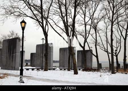 Un memoriale in Battery Park, la parte inferiore di Manhattan, ai soldati che morirono nell'Oceano Atlantico durante la Seconda Guerra Mondiale. Foto Stock