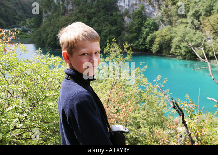 Paesaggio vista panoramica dal di sopra del Parco Nazionale dei Laghi di Plitvice, Croazia, con cascate, il fiume e le splendide acque turchesi Foto Stock