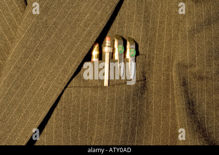 Penne e matite a tasca superiore della muta Foto Stock