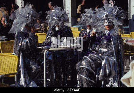 Il carnevale di Venezia i caratteri in Piazza San Marco Italia Foto Stock