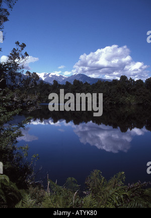 Lago Mapourika vicino a Franz Josef nell'Isola del Sud della Nuova Zelanda Foto Stock