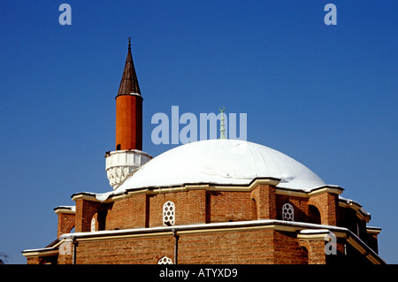 Banya Bashi moschea nella neve - La moschea dal Bath House - A Sofia la capitale della Bulgaria Foto Stock