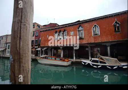 Le vie navigabili e i canali della isola di Murano la isola è uno dei 110piccole isole che circondano la zona di Venezia Foto Stock