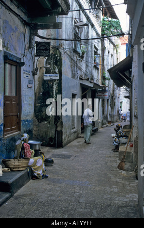 Stretti vicoli di Stone Town Zanzibar, Tanzania Foto Stock