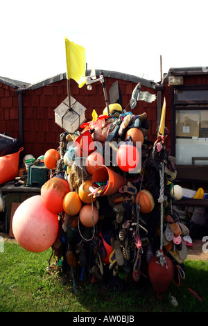 Un arte di installazione sulla ghiaia a Dungeness beach nel Kent REGNO UNITO Foto Stock