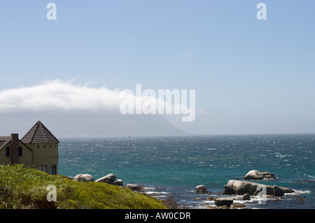 Vista della Baia di False da Boulder spiaggia vicino Simon s Town Sud Africa Foto Stock