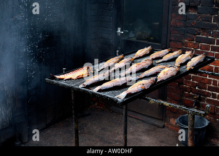 Pesci affumicati al Butley Orford Oysterage in Orford Suffolk East Anglia UK Foto Stock