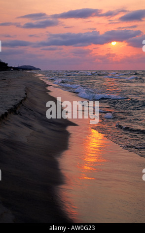 Alba sul lago Malawi, vicino Kande, Malawi Foto Stock