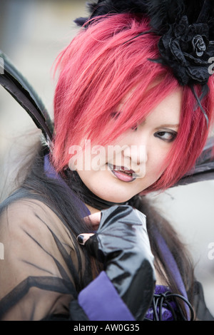 Harajuku girl Tokyo con piume Foto Stock