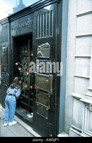 Eva PERON (1919-1952) la tomba della famiglia Duarte nel cimitero di la Recoleta, Buenos Aires. Foto: Tony Gale Foto Stock