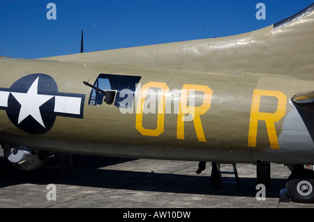 Vista laterale che mostra la cintura gunner posizione della guerra mondiale 2 bombardiere B 17 ad ali della libertà Tour Keystone Airpark North Florida Foto Stock