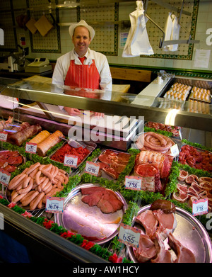 Tradizionale britannica Butcher Claytons viste intorno Bowness on Windermere Cumbria Regno Unito Foto Stock