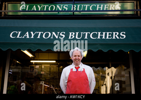 Tradizionale britannica Butcher Claytons viste intorno Bowness on Windermere Cumbria Regno Unito Foto Stock