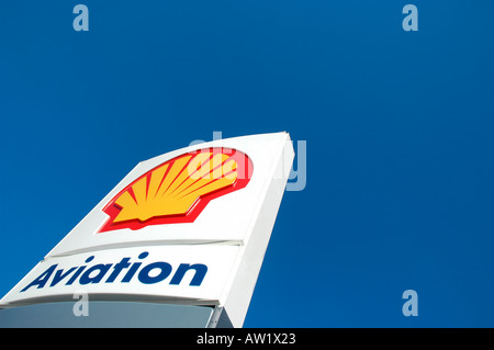 Shell Gas Aviation Area non fumatori 1862 segnaletica di pericolo su aeroporto benzina benzina volo aerei sia commerciali e privati necessari piani di volo ginn Foto Stock