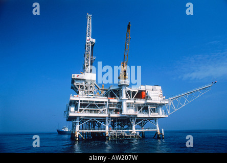 Offshore Oceano Pacifico oil rig off Huntington Beach, California Foto Stock