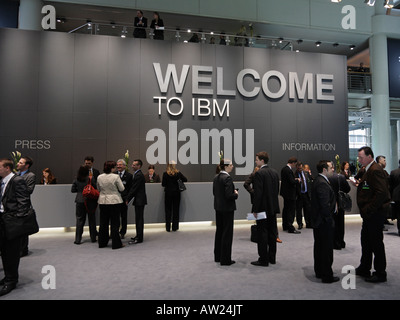 Germania Hannover 2008 -- IBM stand al CeBIT Fiera tecnologica Foto Stock