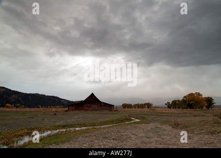 Uno dei leggendari Moulton Granai su riga Mormone Antelope Flats road Grand Teton National Park Wyoming USA Foto Stock