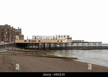 Aberystwyth fronte mare e Royal Pier Foto Stock