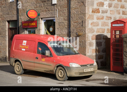 Aboyne Città Post Office furgoni in Royal Deeside, Aberdeenshire Scotland Regno Unito Foto Stock