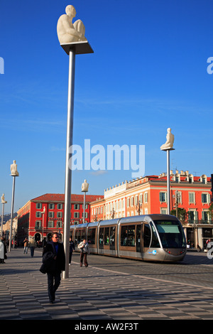 Ligne d' Azur il tram che passa attraverso la Place Masséna Foto Stock