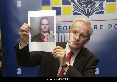 Il soprintendente Nicky Dahl può contenere una fotografia di Justin McAuliffe un uomo sotto inchiesta dalla polizia di Bedfordshire settembre 2 Foto Stock