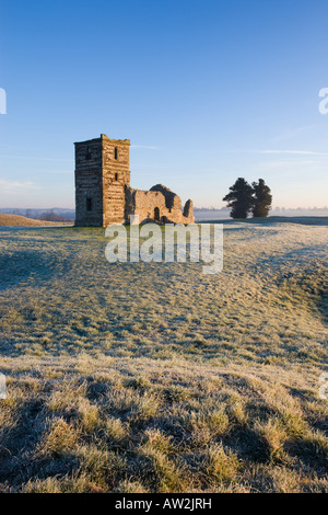 Rovine di Knowlton Chiesa su un inverni mattina, Dorset Foto Stock