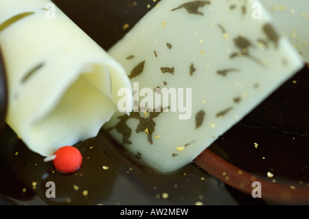 Torta al cioccolato su una piastra Foto Stock